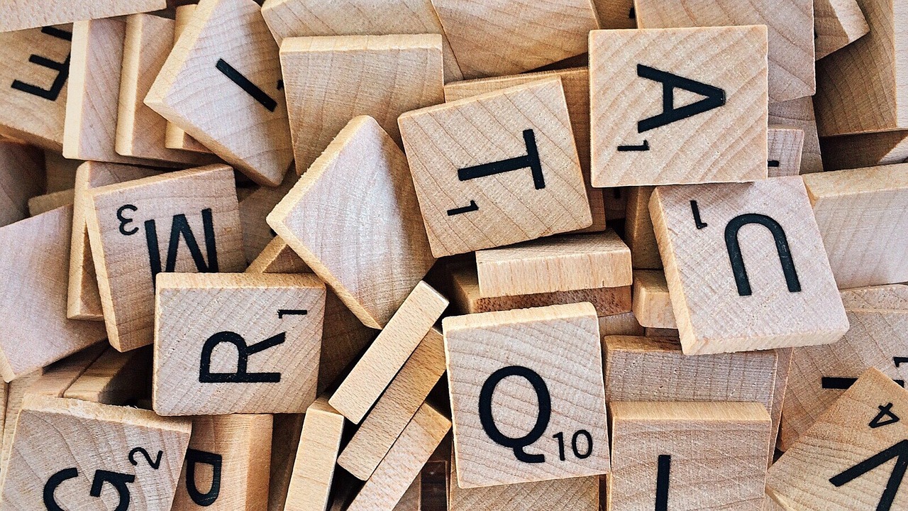 探秘游戏世界，游戏中指导语言的多样性与魅力